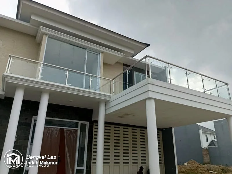 Finishing Pemasangan Balkon Stainless