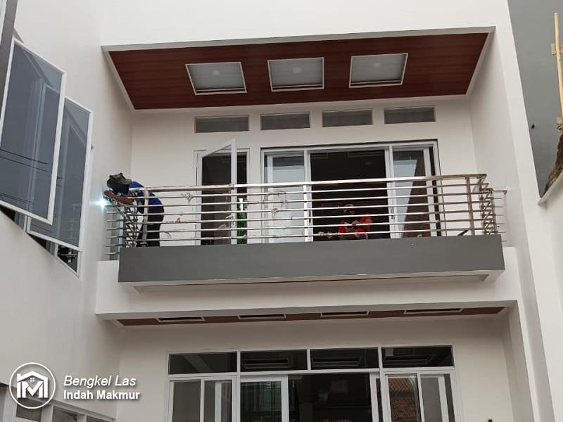 Proses Pemasangan Balkon